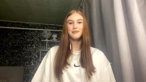 Snapshot of gwenmestayer chatting on 20, 9, 2025 Gwen online show from 20, 9, 2025