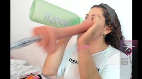 Snapshot of hade_cute2 chatting on 9, 1, 2025 hade_cute2 online show from 9, 1, 2025