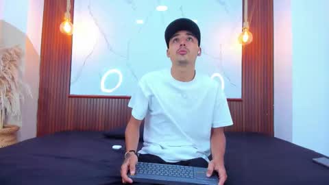 Hadrian Torres online show from 18, 3, 2026