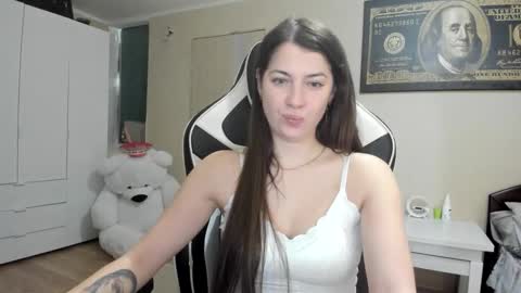 Snapshot of hailey_beauty chatting on 9, 10, 2025 Sk pe Anya388109 online show from 9, 10, 2025