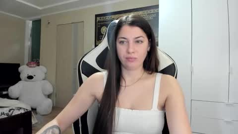 Snapshot of hailey_beauty chatting on 12, 10, 2025 Sk pe Anya388109 online show from 12, 10, 2025