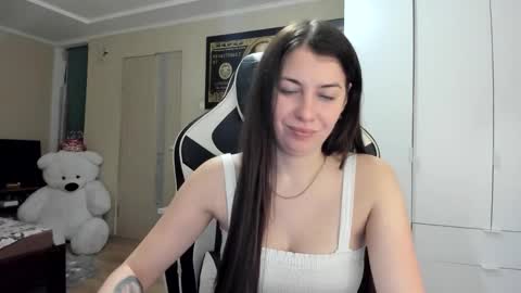 Snapshot of hailey_beauty chatting on 13, 10, 2025 Sk pe Anya388109 online show from 13, 10, 2025