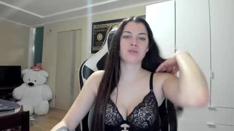 Snapshot of hailey_beauty chatting on 16, 11, 2025 Sk pe Anya388109 online show from 16, 11, 2025