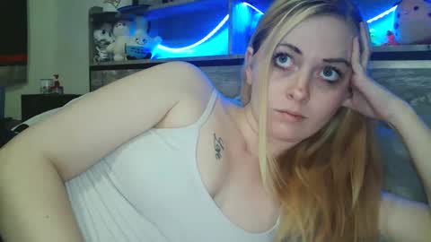 Snapshot of haileyakuma69 chatting on 11, 2, 2025 Hailey and d online show from 11, 2, 2025