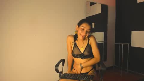 haileycat_ online show from 23, 12, 2024