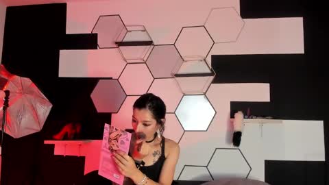 haileycat_ online show from 24, 12, 2024
