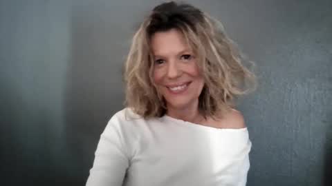 Snapshot of haileys123 chatting on 10, 6, 2026 Hailey online show from 10, 6, 2026