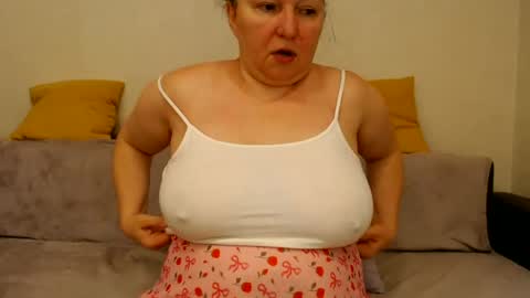 Snapshot of hairy_vi chatting on 16, 6, 2026 hairy vicky online show from 16, 6, 2026