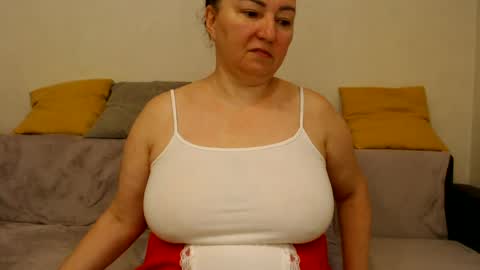 Snapshot of hairy_vi chatting on 22, 6, 2026 hairy vicky online show from 22, 6, 2026