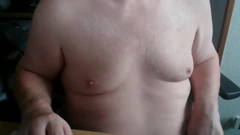 hairyarmpit_lover_1970 online show from 24, 10, 2025