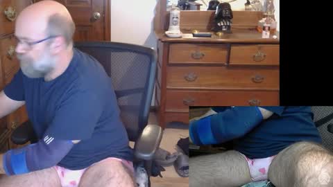 Snapshot of hairydaddybear69 chatting on 30, 11, 2025 HairyDaddyBear69 online show from 30, 11, 2025