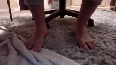 Hairy Daddy Feet online show from 18, 11, 2025