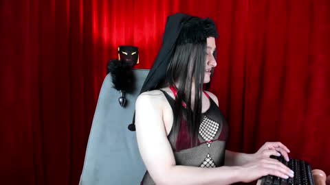 Snapshot of hakurukushka chatting on 21, 12, 2024 Haku Please help me with your thumbs up its important online show from 21, 12, 2024