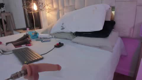 Snapshot of halie728 chatting on 18, 10, 2025 Halie  online show from 18, 10, 2025