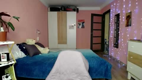 Snapshot of halleyg chatting on 17, 11, 2025 Ann online show from 17, 11, 2025