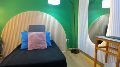 Halley Lorens online show from 21, 3, 2026