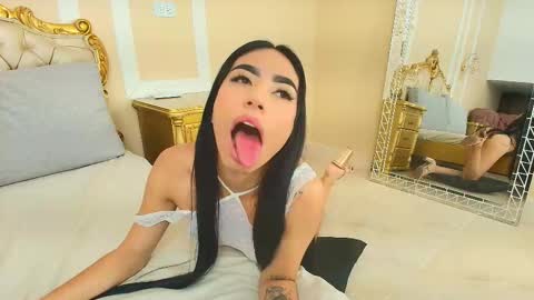 Snapshot of halliestone chatting on 28, 11, 2025 Hallie Stone online show from 28, 11, 2025