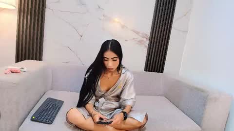 Hallie Stone online show from 31, 5, 2026