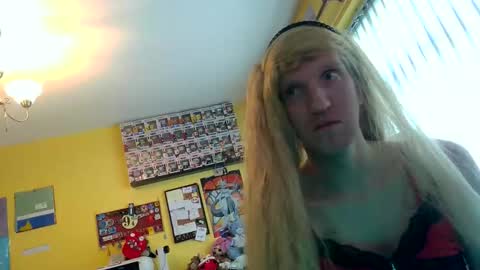 Snapshot of hamptoncriz chatting on 25, 9, 2025 Sissy Sarah-Louise online show from 25, 9, 2025