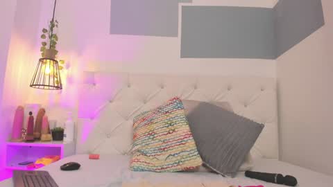 hanah_gray online show from 24, 1, 2025