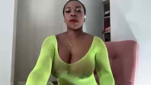 Snapshot of hanarosio1994 chatting on 15, 10, 2025 Hana  online show from 15, 10, 2025