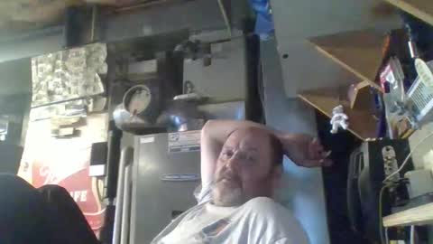 Snapshot of handiemanhere chatting on 8, 10, 2025 naked man online show from 8, 10, 2025