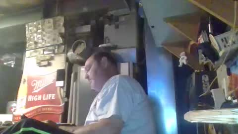 Snapshot of handiemanhere chatting on 5, 11, 2025 naked man online show from 5, 11, 2025