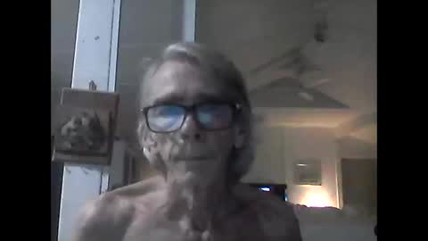 Snapshot of handshappyfu1 chatting on 2, 10, 2025 handshappyfu1 online show from 2, 10, 2025