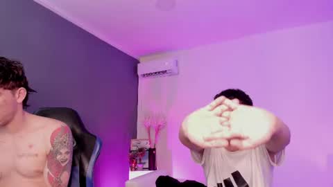 Snapshot of handsomeboys19 chatting on 30, 6, 2026 leonardfarrucknick and otis online show from 30, 6, 2026