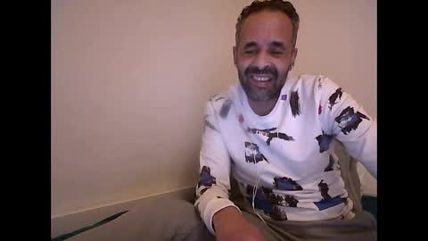 handsomepenis20cm online show from 17, 10, 2025