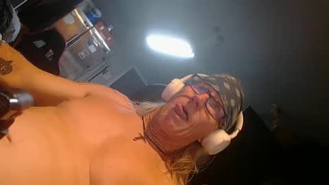 Snapshot of handystud33 chatting on 30, 9, 2025 handystud33 online show from 30, 9, 2025