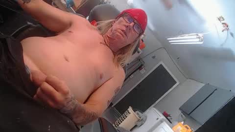 Snapshot of handystud33 chatting on 1, 10, 2025 handystud33 online show from 1, 10, 2025