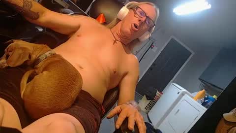 Snapshot of handystud33 chatting on 11, 10, 2025 handystud33 online show from 11, 10, 2025
