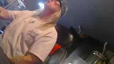 Snapshot of handystud33 chatting on 13, 10, 2025 handystud33 online show from 13, 10, 2025