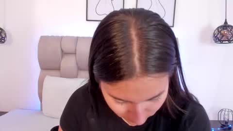 Snapshot of hanna__evans_ chatting on 16, 12, 2025 hanna__evans_ online show from 16, 12, 2025