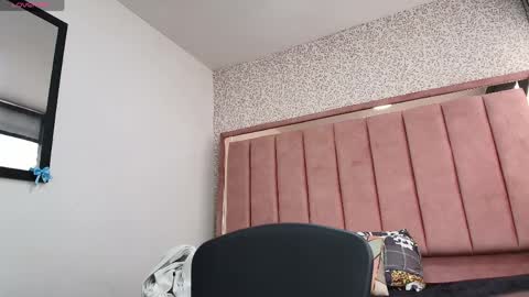 Snapshot of hanna_lee__ chatting on 7, 4, 2026 H A N N A online show from 7, 4, 2026