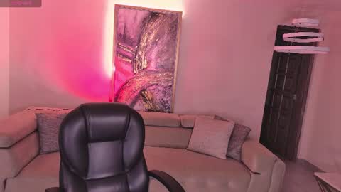  Hanna Connor  online show from 15, 6, 2026