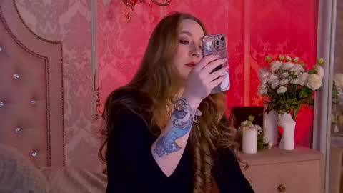 Snapshot of hannahmonttana chatting on 4, 11, 2025 Pearl online show from 4, 11, 2025