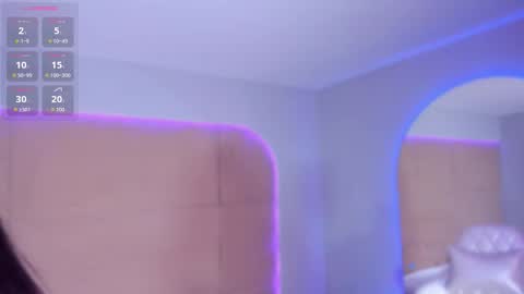 hannahmonttgomery  Help me reach 100 Hands up online show from 21, 11, 2025