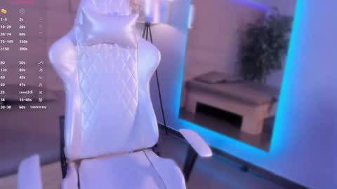 hannahmonttgomery  Help me reach 100 Hands up online show from 20, 3, 2026