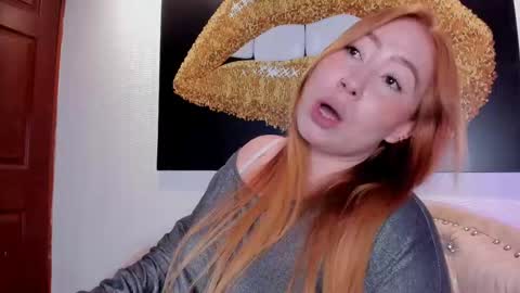 hannamartinn_ online show from 28, 10, 2025