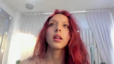 Snapshot of hanniesmile chatting on 16, 2, 2025 Hanni online show from 16, 2, 2025
