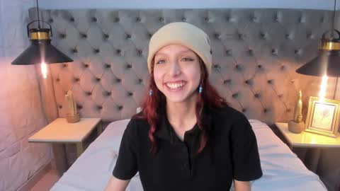 Snapshot of hanniesmile chatting on 28, 2, 2025 Hanni online show from 28, 2, 2025