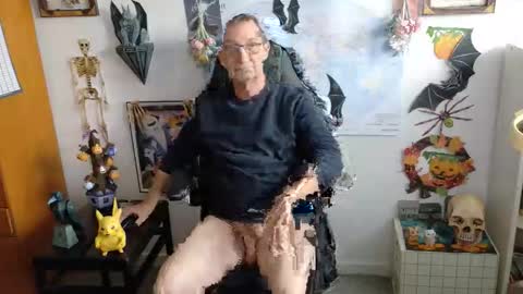 Snapshot of hansi63 chatting on 15, 10, 2025 charly online show from 15, 10, 2025