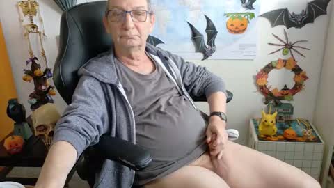 Snapshot of hansi63 chatting on 19, 10, 2025 charly online show from 19, 10, 2025