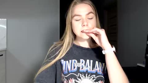 happy_fox_ online show from 22, 11, 2025