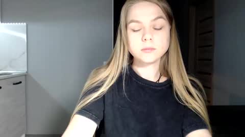 happy_fox_ online show from 10, 2, 2026