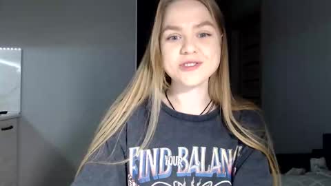 happy_fox_ online show from 4, 3, 2026