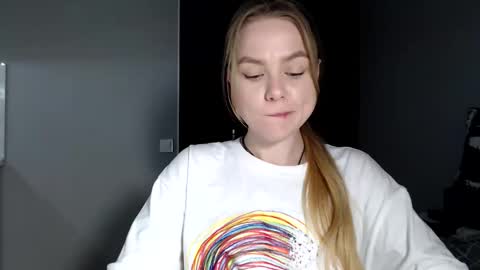 happy_fox_ online show from 10, 3, 2026