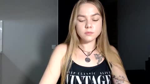 Snapshot of happy_fox_ chatting on 14, 4, 2026 happy_fox_ online show from 14, 4, 2026